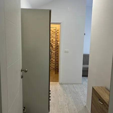 Nudzejma Lägenhet *
